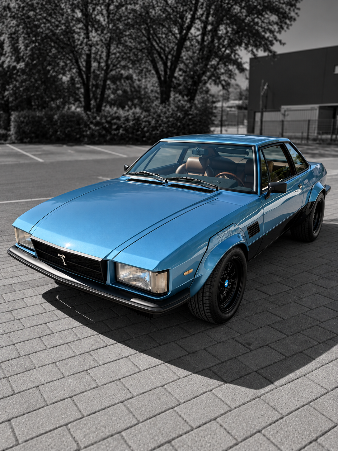 De Tomaso Longchamp GTS — An diesem Fahrzeug dürfen wir unter anderem die fachgerechte Instandsetzung und Lackierung durchführen.