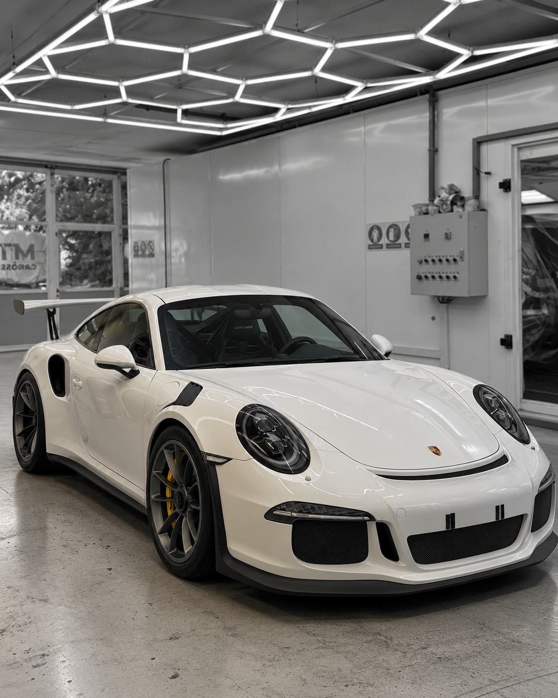 Porsche GT3 RS — Beim Porsche 911 GT3 RS wurden eine Lackkorrektur sowie eine Keramik- und Glasversiegelung durchgeführt.